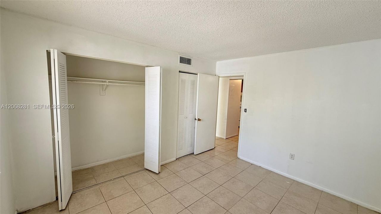 415 Executive Center Dr, Unit 203, West Palm Beach, FL 33401 Photo
