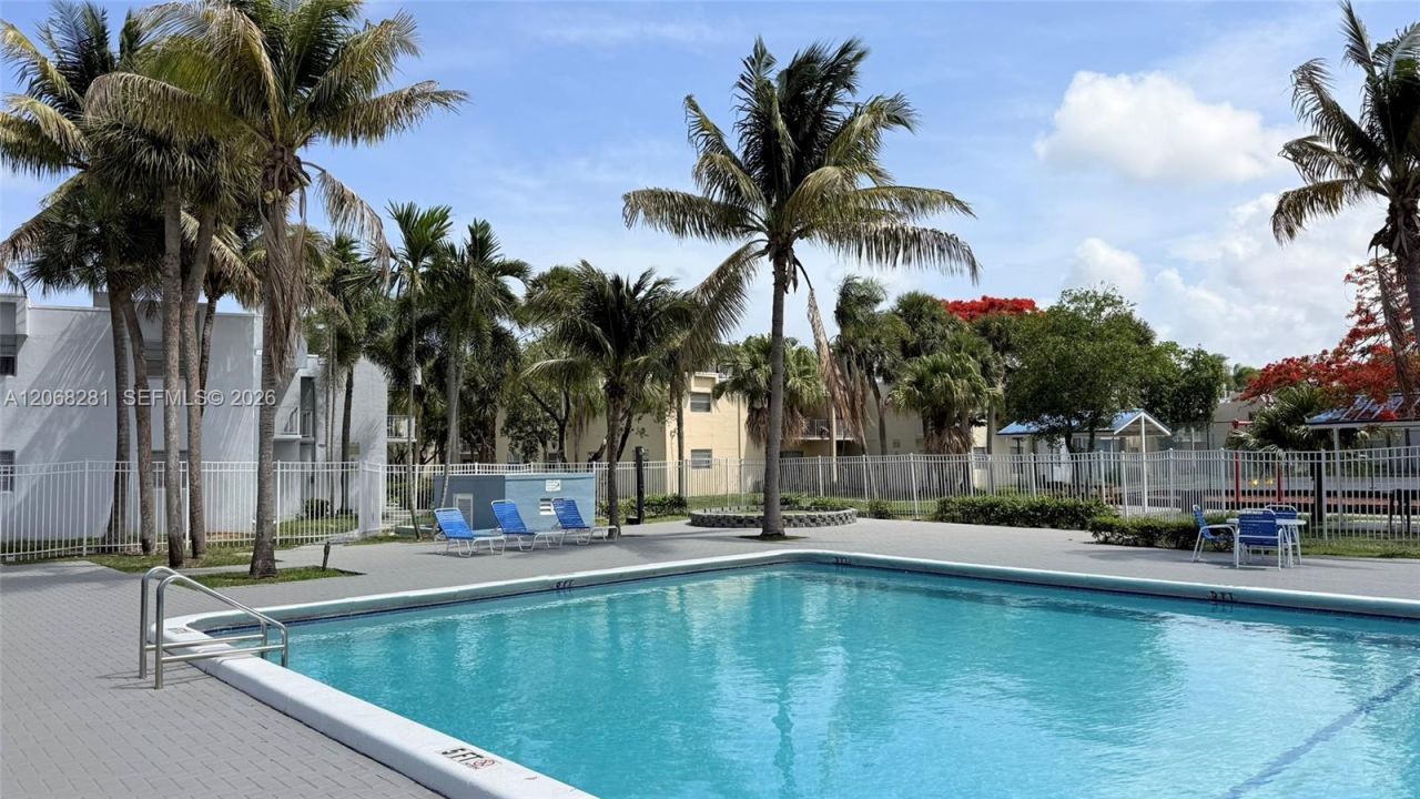 415 Executive Center Dr, Unit 203, West Palm Beach, FL 33401 Photo