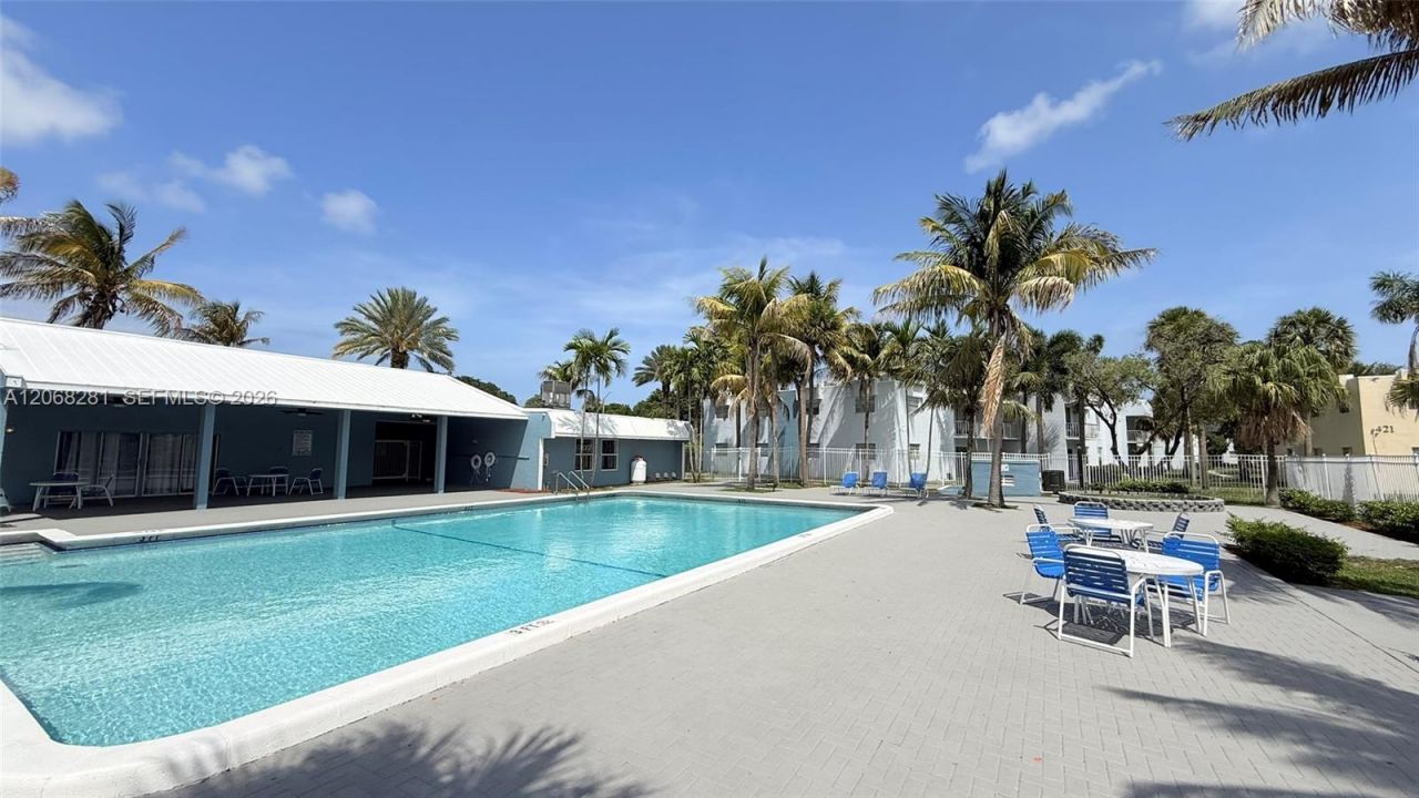 415 Executive Center Dr, Unit 203, West Palm Beach, FL 33401 Photo