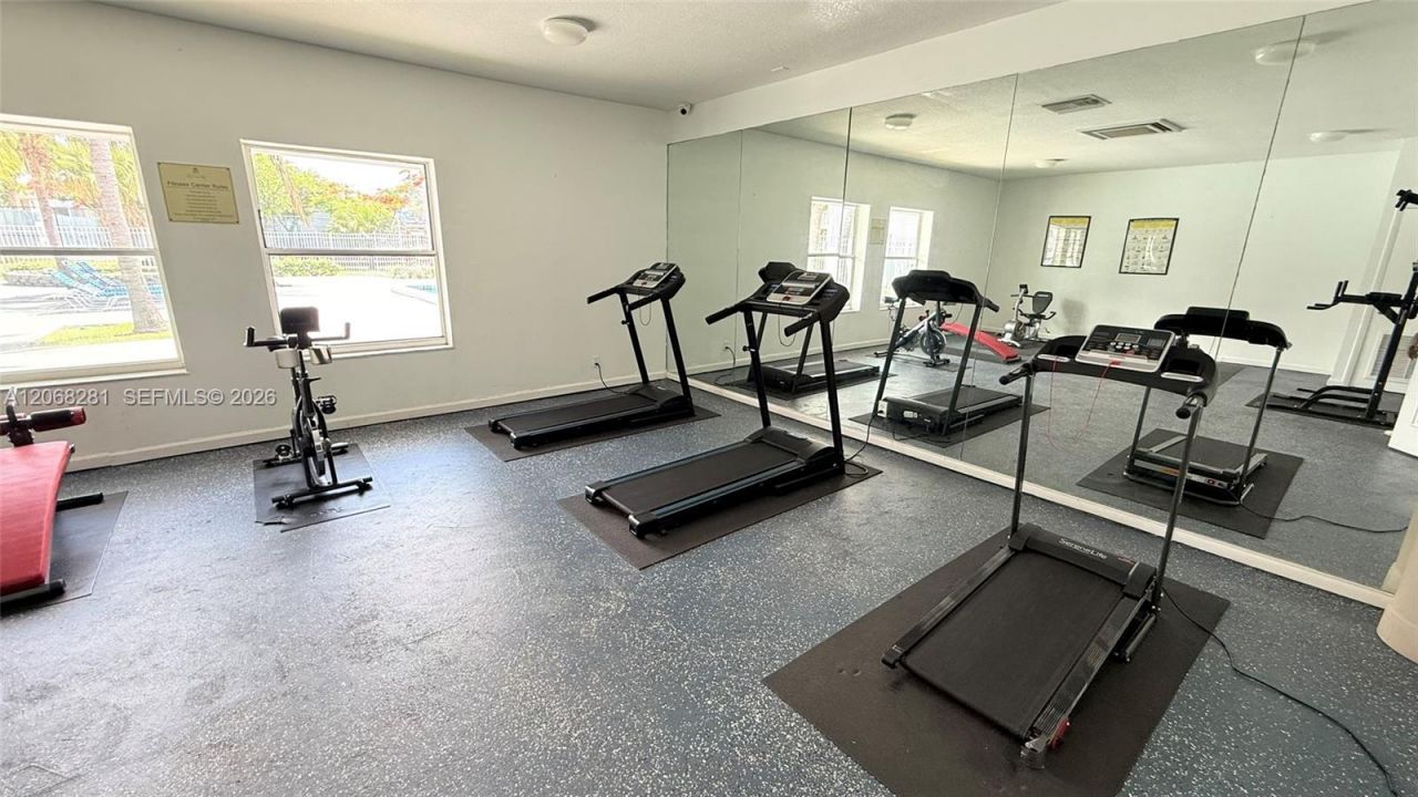 415 Executive Center Dr, Unit 203, West Palm Beach, FL 33401 Photo