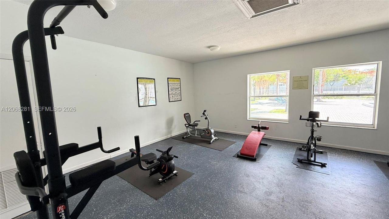 415 Executive Center Dr, Unit 203, West Palm Beach, FL 33401 Photo