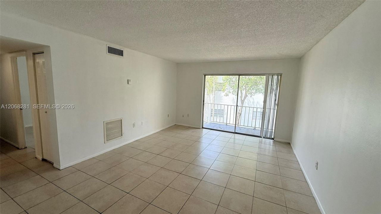 415 Executive Center Dr, Unit 203, West Palm Beach, FL 33401 Photo