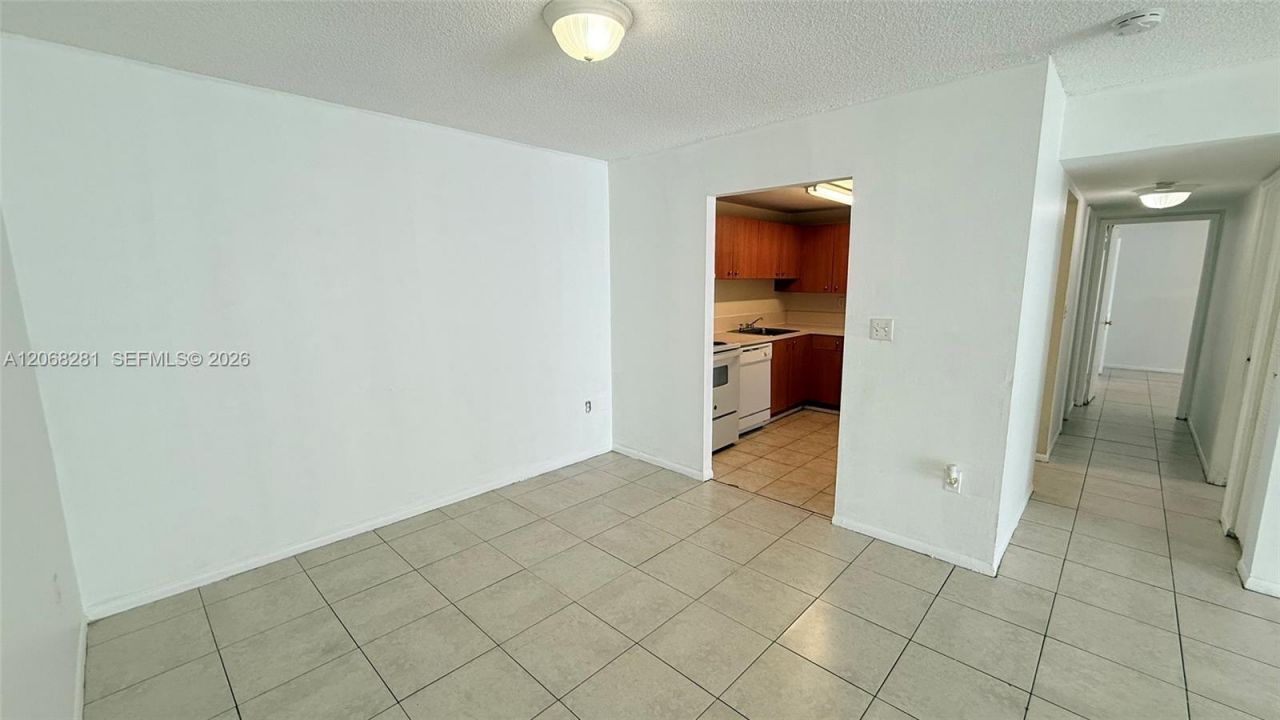 415 Executive Center Dr, Unit 203, West Palm Beach, FL 33401 Photo