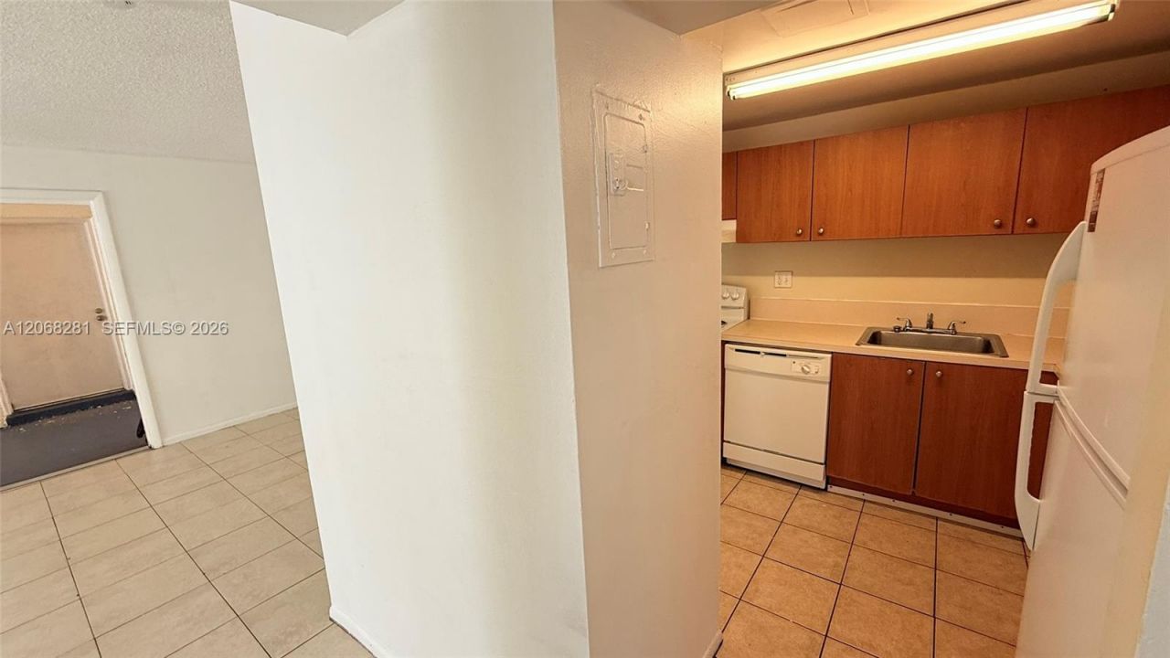 415 Executive Center Dr, Unit 203, West Palm Beach, FL 33401 Photo