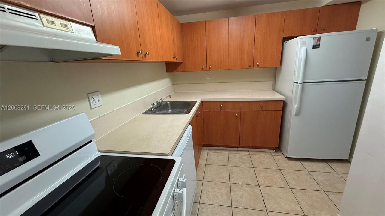 415 Executive Center Dr, Unit 203, West Palm Beach, FL 33401 Photo