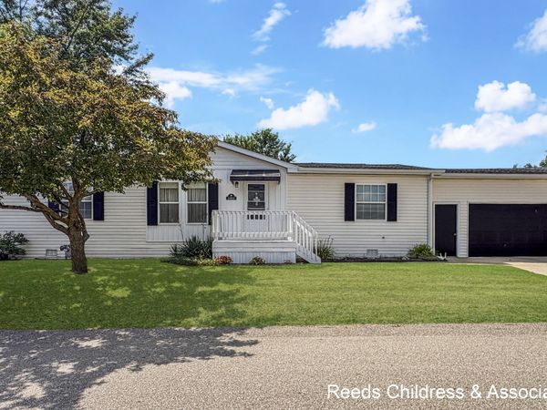 13813 Shamrock Lane, Cedar Springs, MI 49319