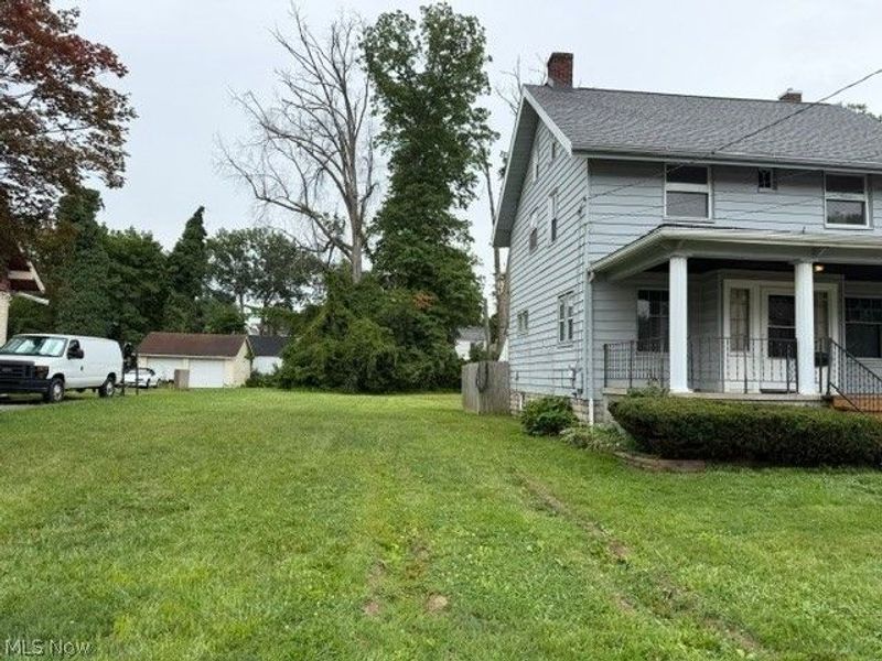 379 Homewood Avenue SE, Warren, OH 44483 Photo 2