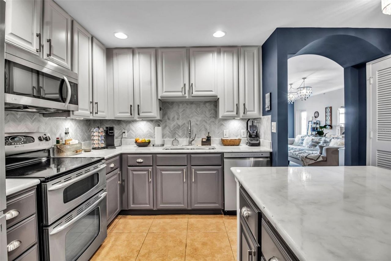 808 3rd Avenue W, Unit 307, Bradenton, FL 34205 Photo