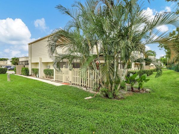 1558 Shaker Circle, Wellington, FL 33414