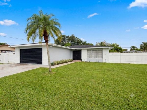 1194 SE CLIFTON Lane, Port St. Lucie, FL 34983