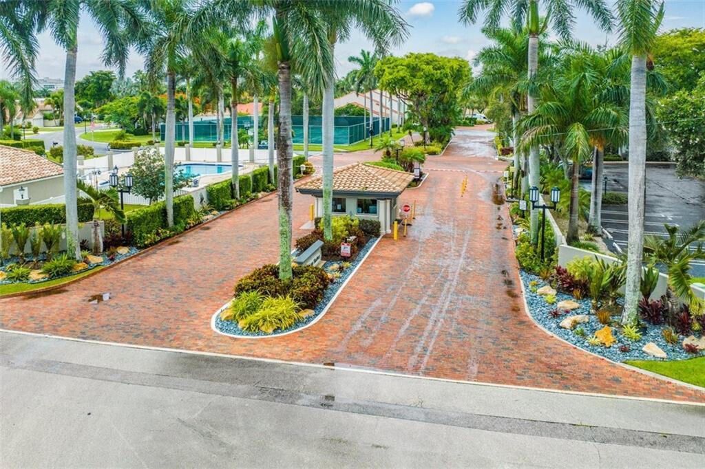 50 Pelican Pointe Drive, Unit 2050, Delray Beach, FL 33483 Photo