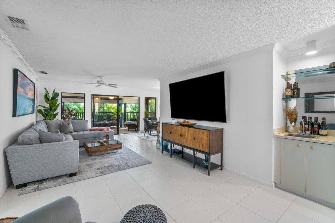 50 Pelican Pointe Drive, Unit 2050, Delray Beach, FL 33483 Photo