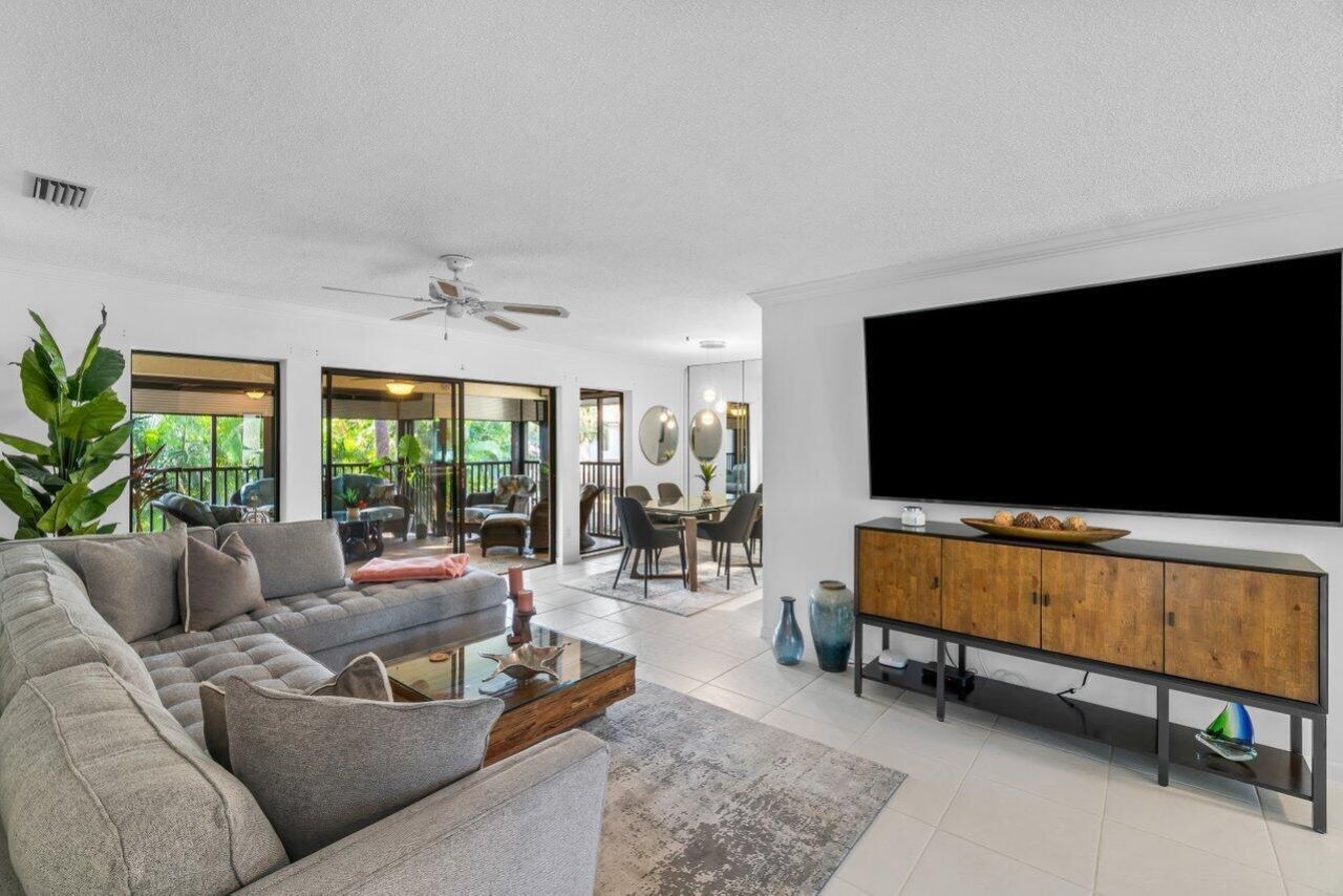 50 Pelican Pointe Drive, Unit 2050, Delray Beach, FL 33483 Photo