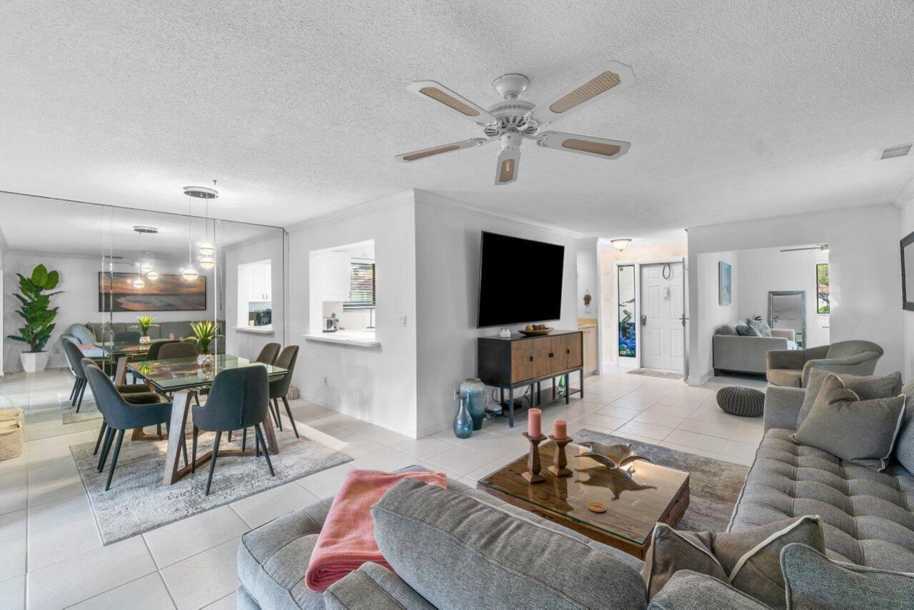 50 Pelican Pointe Drive, Unit 2050, Delray Beach, FL 33483 Photo