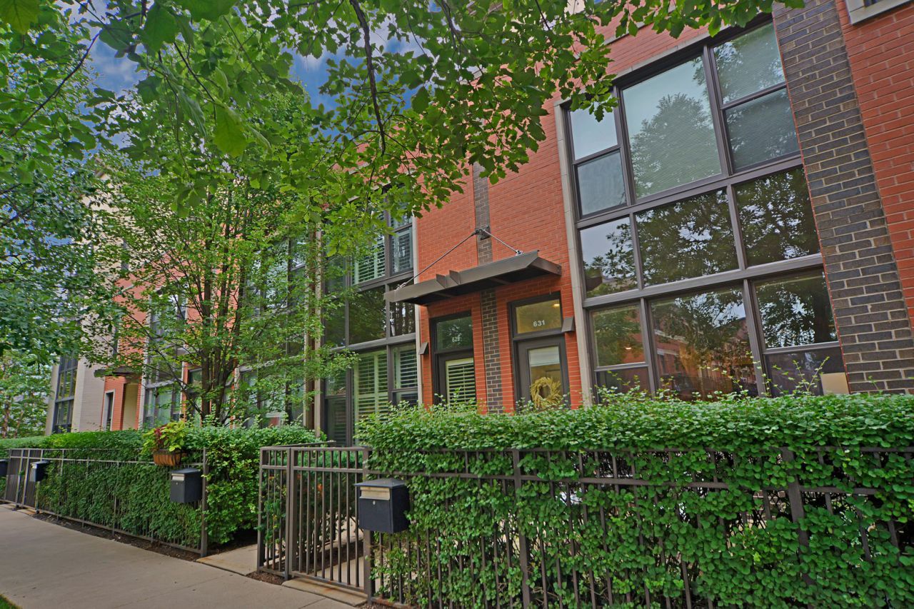 631 W Oak Street, Chicago, IL 60610 Main Photo