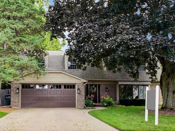 808 Dawes Street, Libertyville, IL 60048