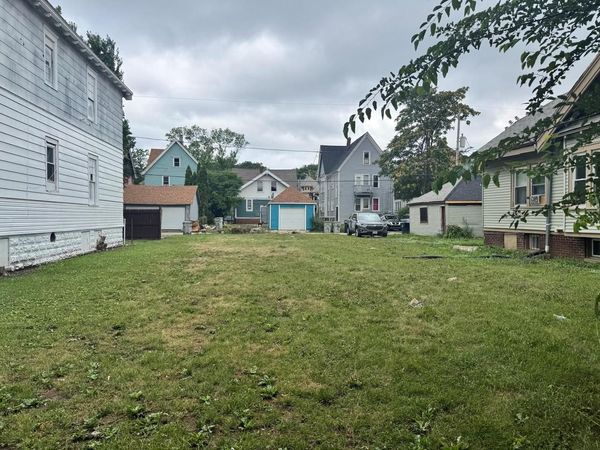 2445 N 40TH STREET, Milwaukee, WI 53210