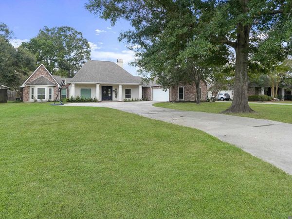 7471 Estelle Dr, Denham Springs, LA 70726