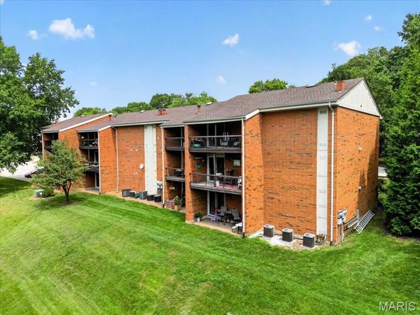 1920 Hunting Lake Court, Unit 102, St Louis, MO 63122