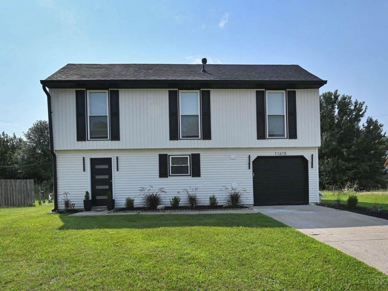 11615 Elkwood Drive, Forest Park, OH 45044 Photo 2
