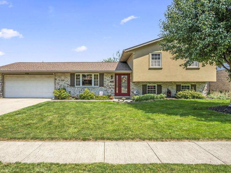 562 Hathaway Trail, Tipp City, OH 45371 Photo 3