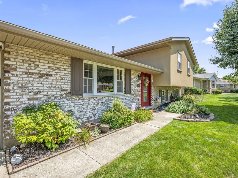 562 Hathaway Trail, Tipp City, OH 45371 Photo 5