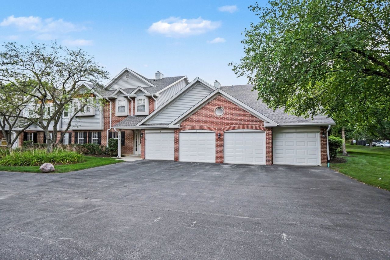 1316 E Evergreen Drive, Unit 5, Palatine, IL 60074 Main Photo
