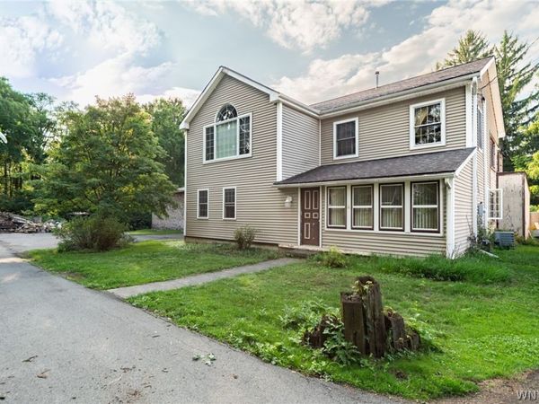 7 Division Street , Bowmansville, NY 14026