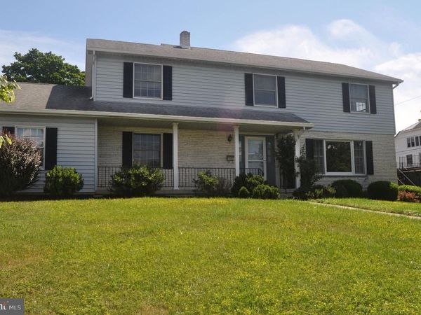 422 MARKET STREET, MILLERSBURG, PA 17061