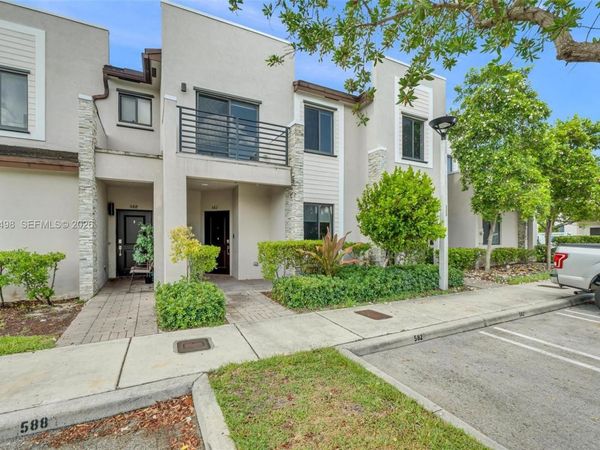 582 NE 207th St , Unit 582, Miami, FL 33179
