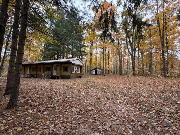 7881 Meridian Line Road, Johannesburg, MI 49751