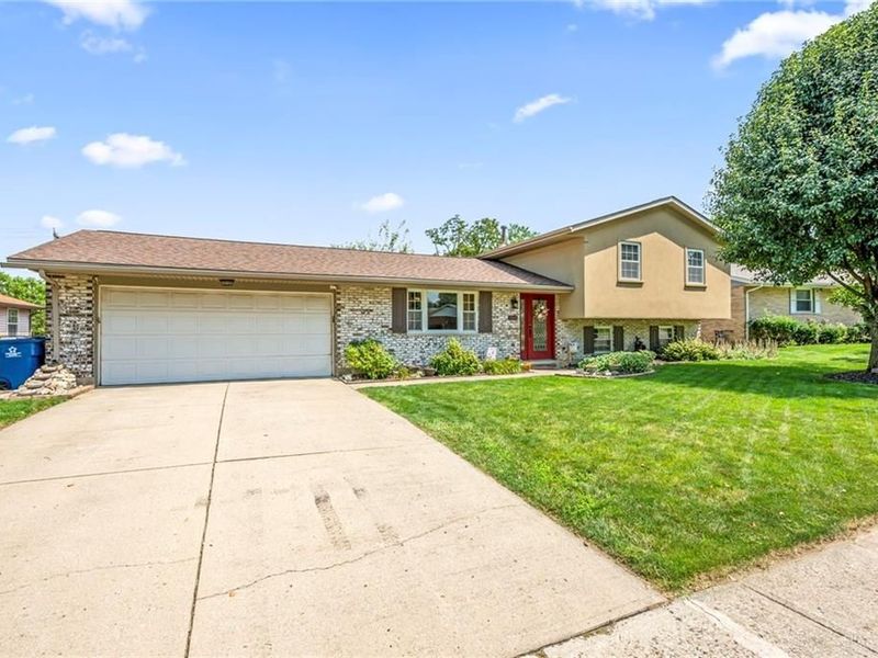 562 Hathaway Trail, Tipp City, OH 45371 Photo 1