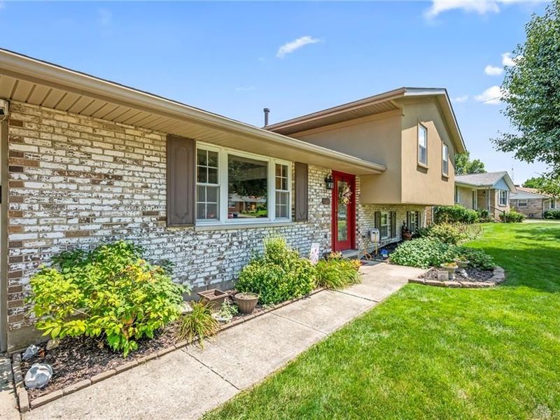 562 Hathaway Trail, Tipp City, OH 45371 Photo 5