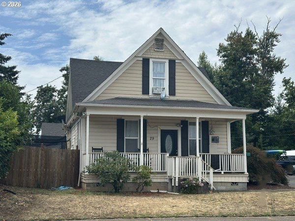 29 E HARRISON AVE, Cottage Grove, OR 97424