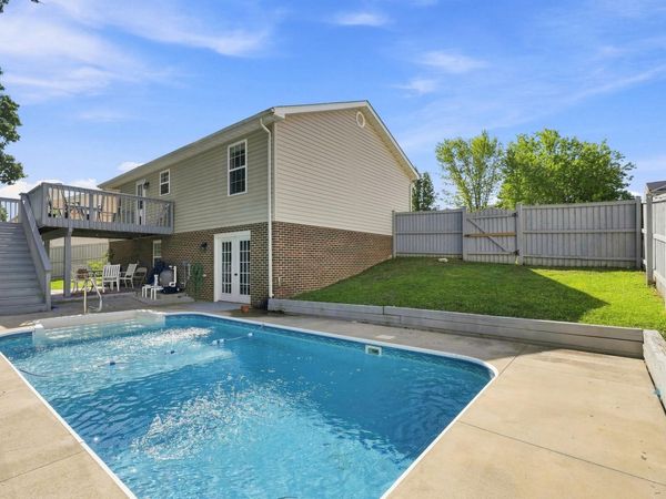725 CHRISTIANSEN DRIVE, STRASBURG, VA 22657