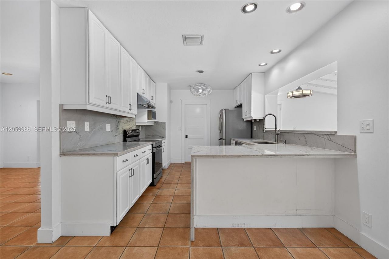12935 SW 81st Ave , Unit n/a, Pinecrest, FL 33156 Photo