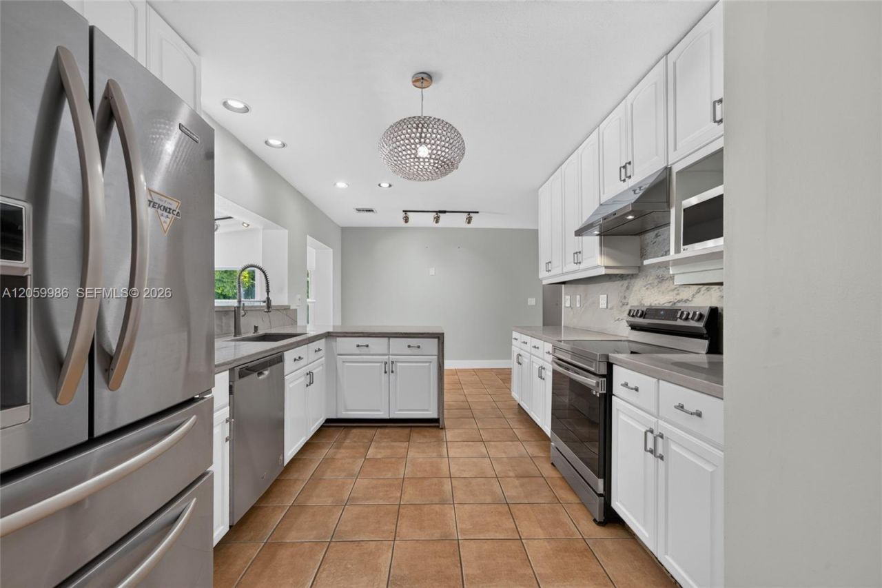 12935 SW 81st Ave , Unit n/a, Pinecrest, FL 33156 Photo