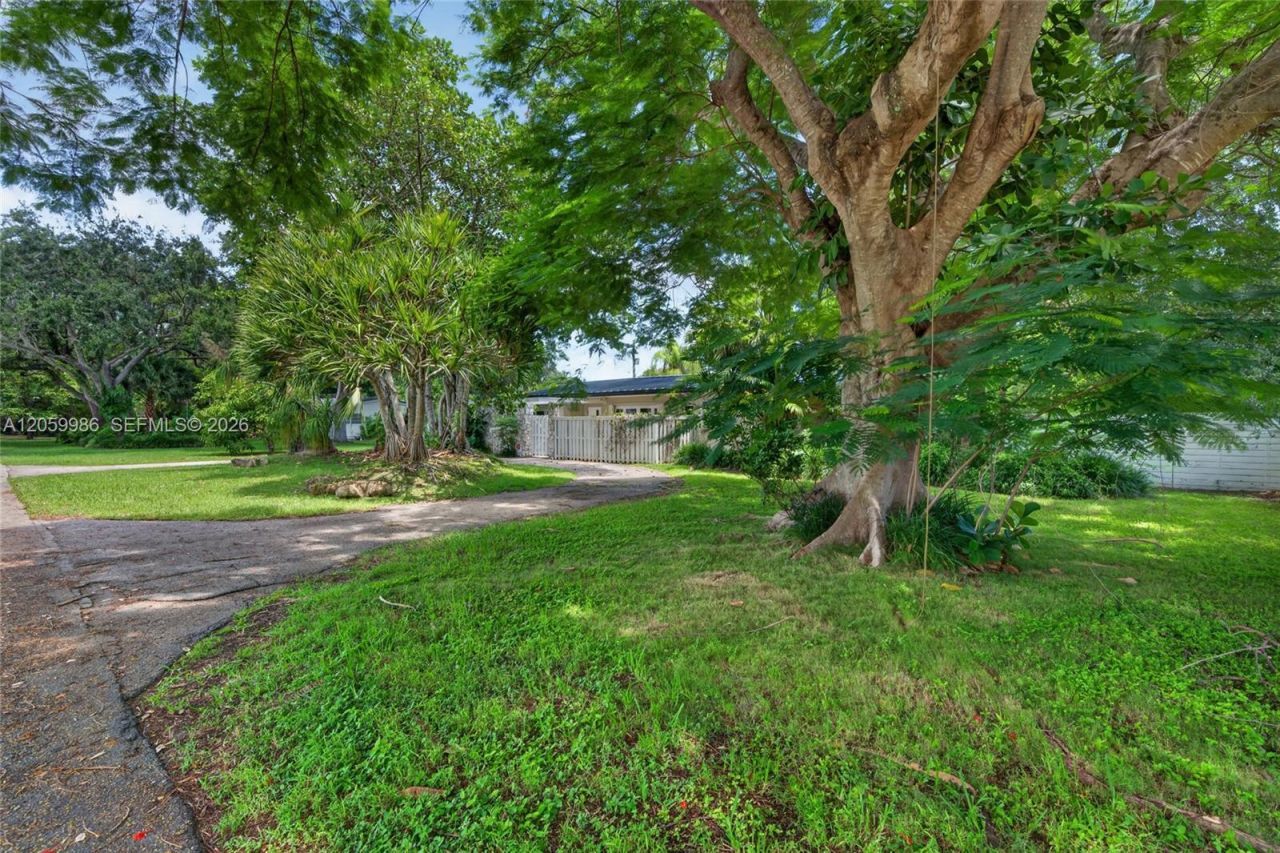 12935 SW 81st Ave , Unit n/a, Pinecrest, FL 33156 Photo