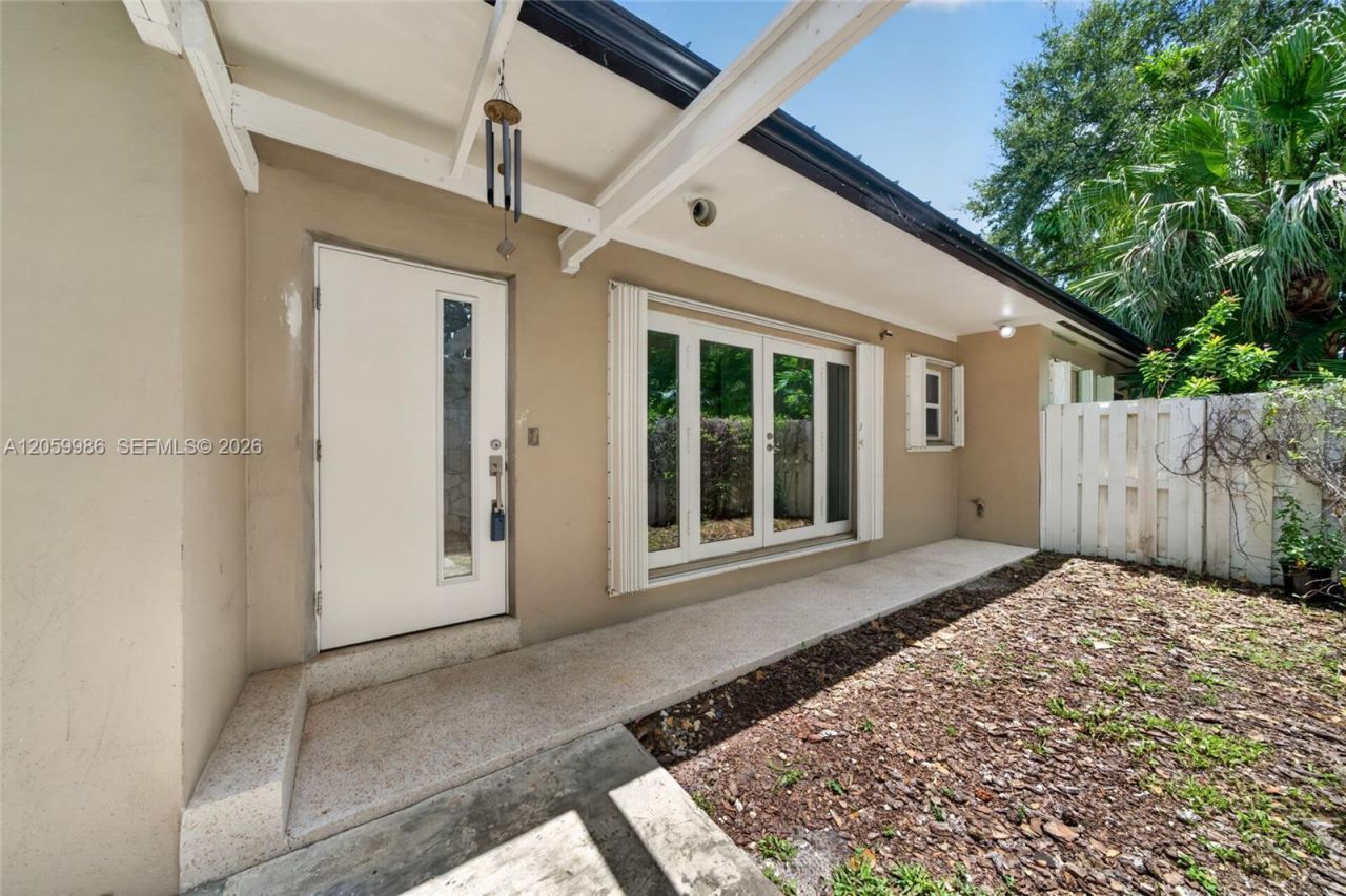 12935 SW 81st Ave , Unit n/a, Pinecrest, FL 33156 Photo