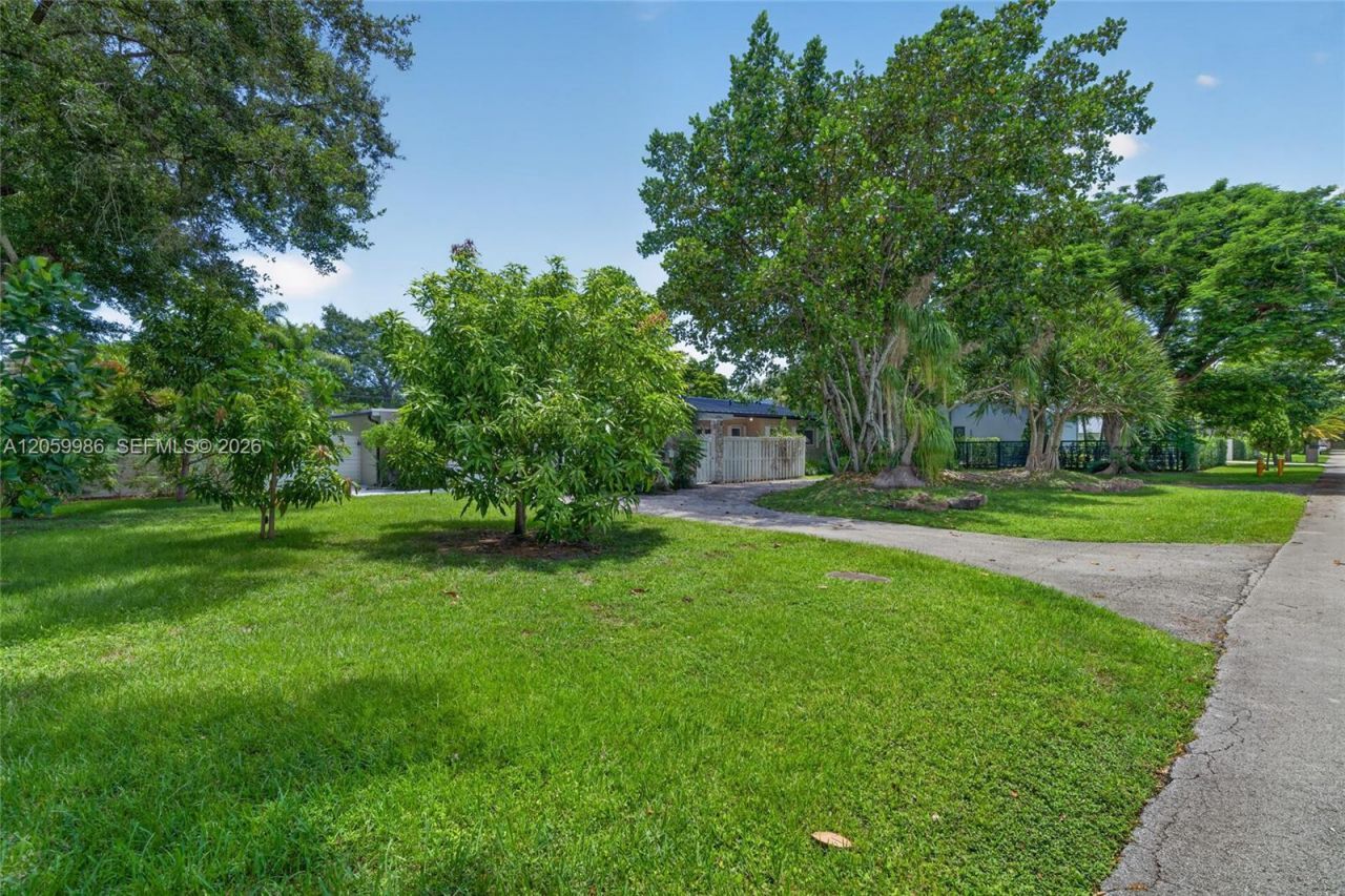 12935 SW 81st Ave , Unit n/a, Pinecrest, FL 33156 Photo