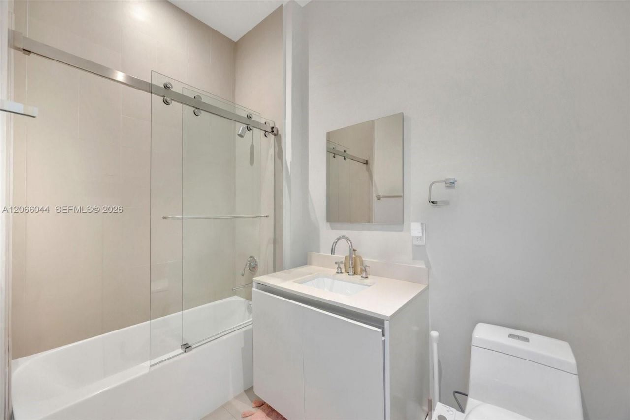 2821 S Bayshore Dr , Unit 11B, Miami, FL 33133 Photo