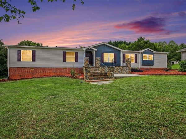 1060 Knobview Lane, Pilot Mountain, NC 27041
