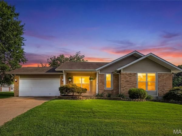 201 Clearwood Court, St Peters, MO 63376