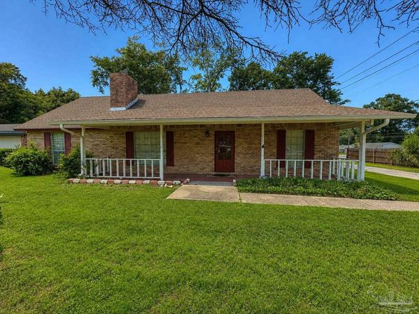8047 Charter Oaks Dr, Pensacola, FL 32514