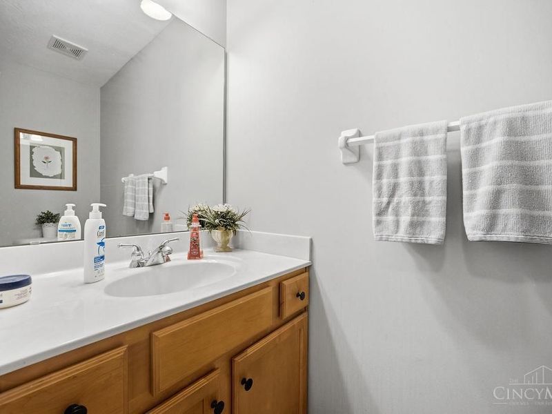 6028 Pond View Court, Green Township, OH 45247 Photo 10