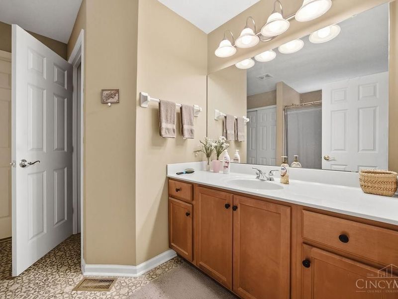 6028 Pond View Court, Green Township, OH 45247 Photo 27