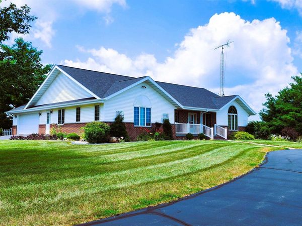 11056 Center Road, DURAND, IL 61024