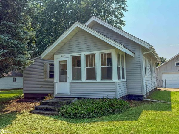429 12th Avenue NE, Hampton, IA 50441