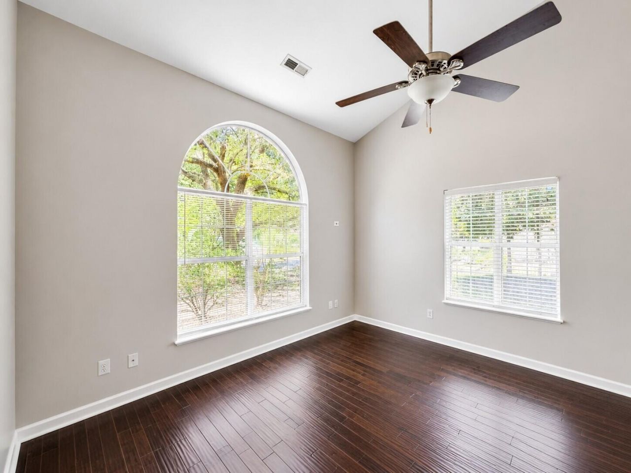 237 Smithfield Avenue Photo 4