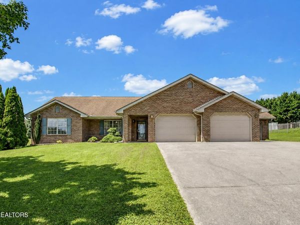 1251 Stewart St, Sevierville, TN 37876